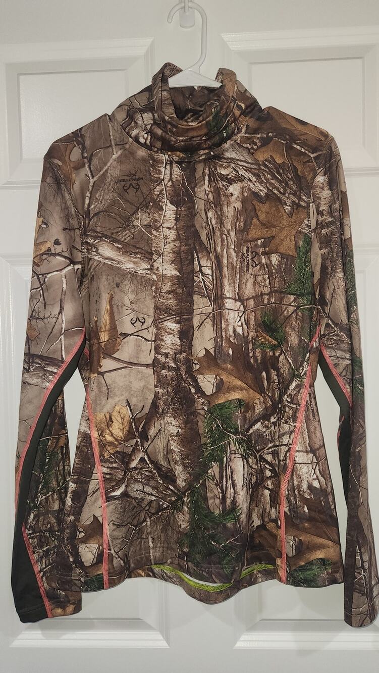 UNDER ARMOUR Women’s Coldgear Scent Control Real Tree Compression Shirt Fitted L